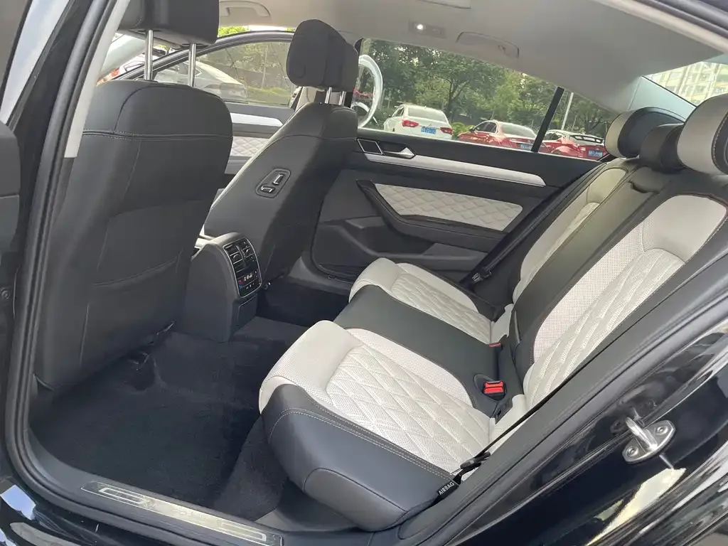 Volkswagen Magotan 2023 из CN, фото 6