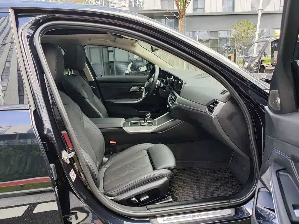 BMW 3 Series 2022 из CN, фото 10