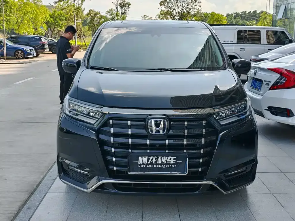Honda Elysion 2023 из CN, фото 2