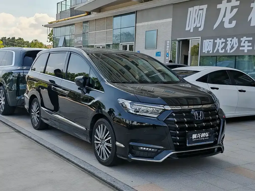 Honda Elysion 2023 из CN, фото 3