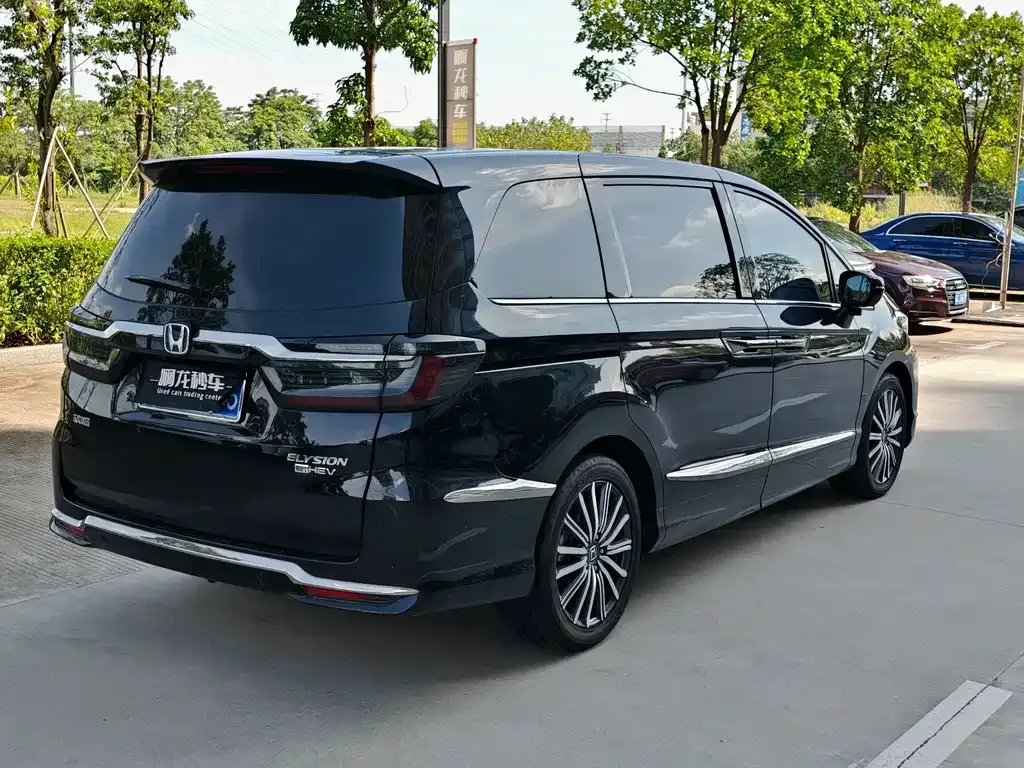 Honda Elysion 2023 из CN, фото 8