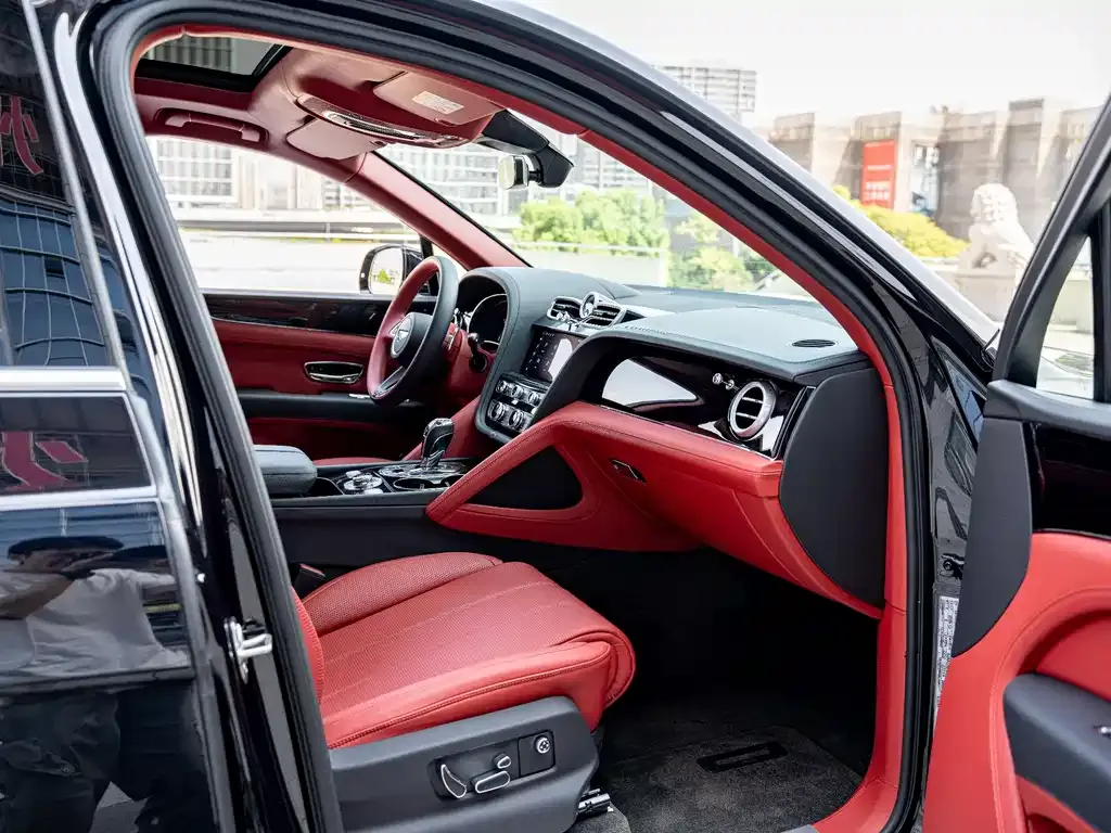 Bentley Bentayga 2021 из CN, фото 10