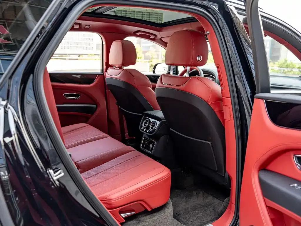 Bentley Bentayga 2021 из CN, фото 9