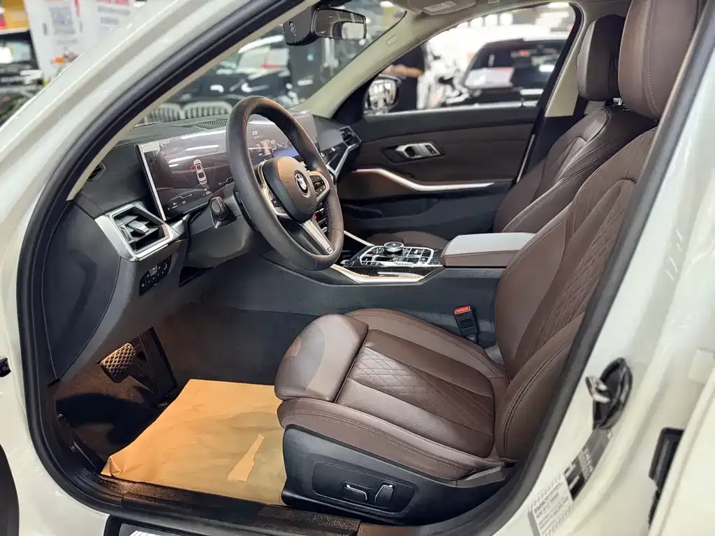 BMW 3 Series 2024 из CN, фото 6