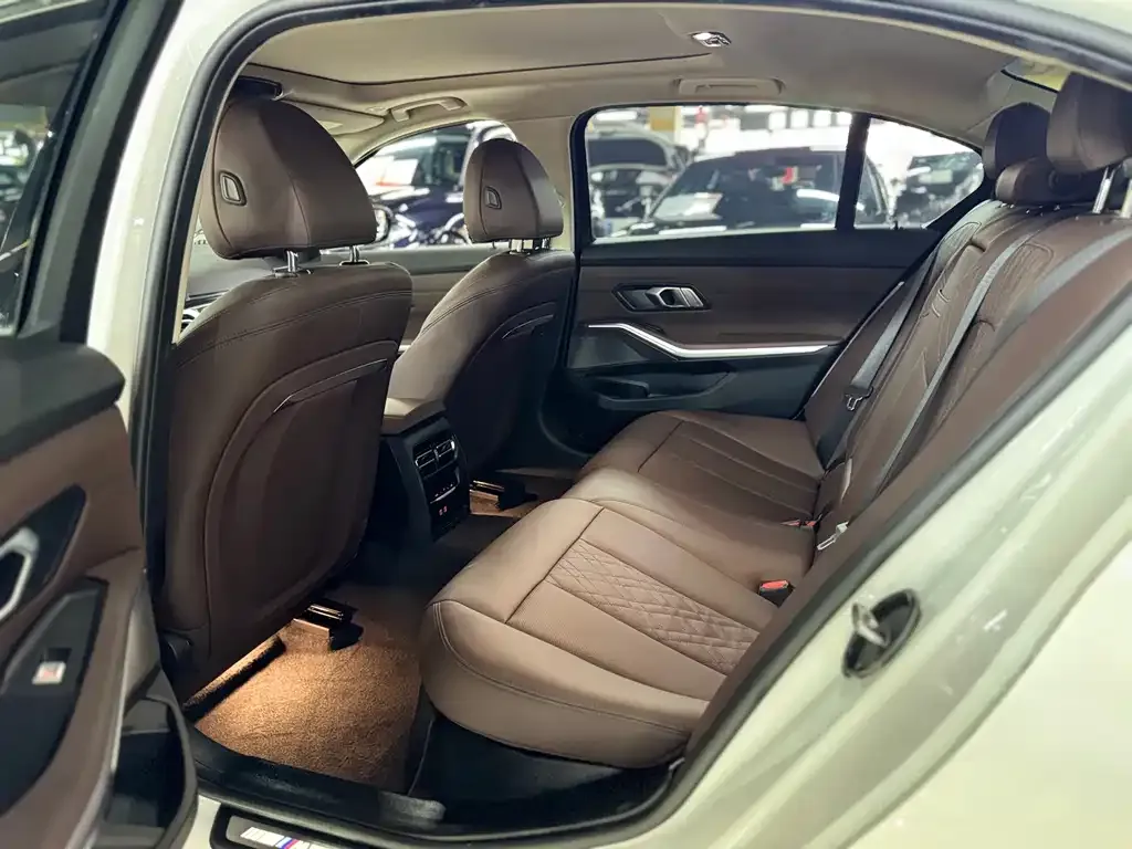 BMW 3 Series 2024 из CN, фото 9