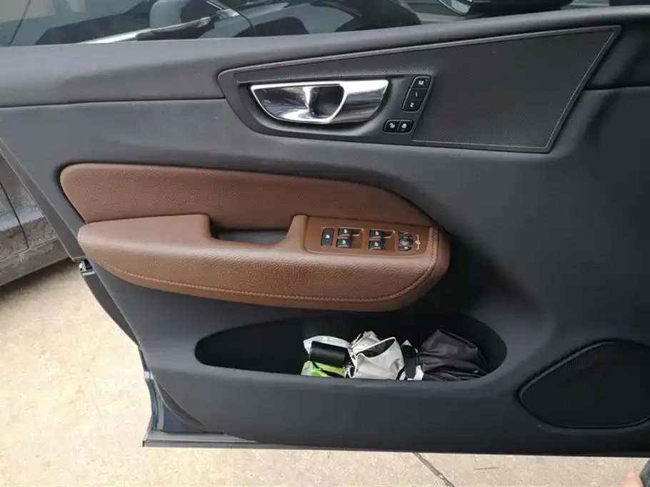 Volvo XC60 2021 из CN, фото 7
