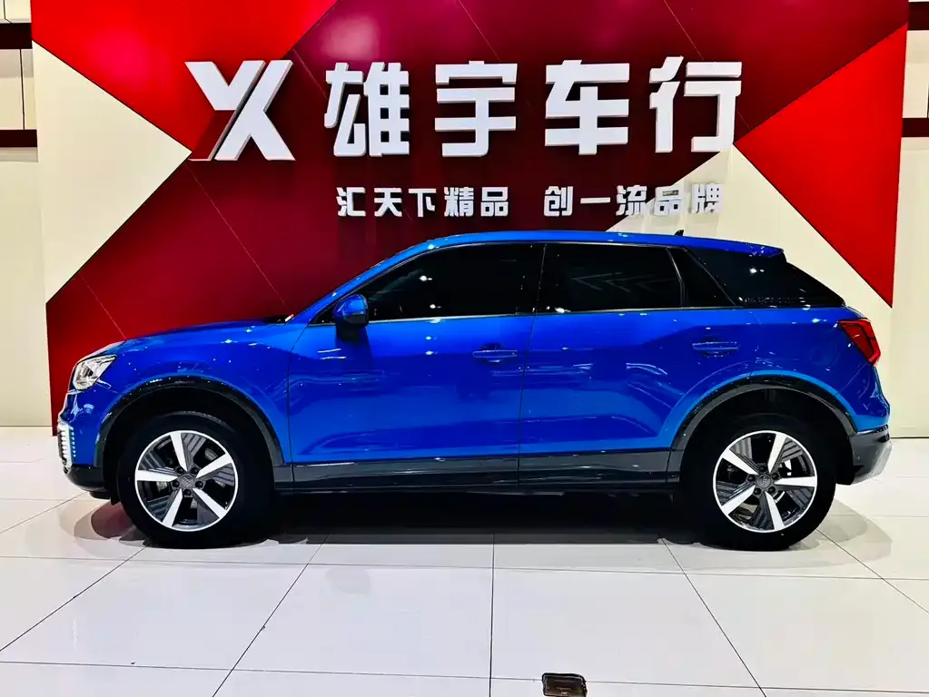 Audi Q2L e-tron — фото 2