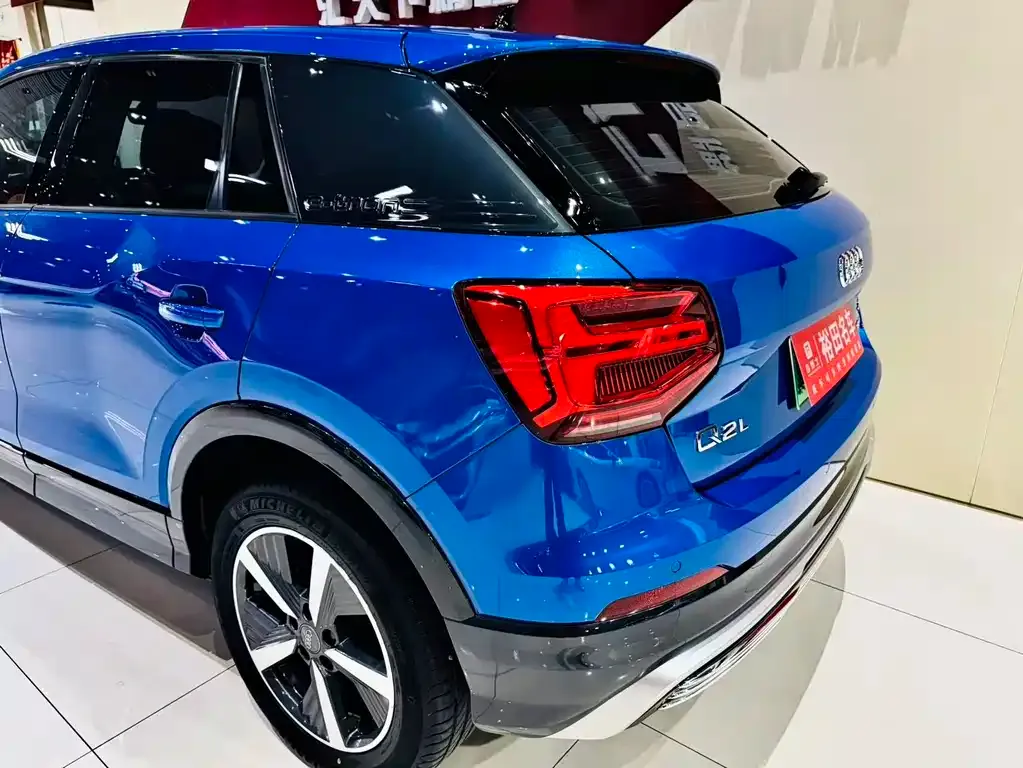 Audi Q2L e-tron — фото 7