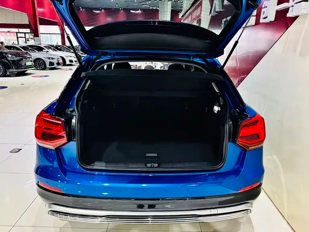 Audi Q2L e-tron — фото 8