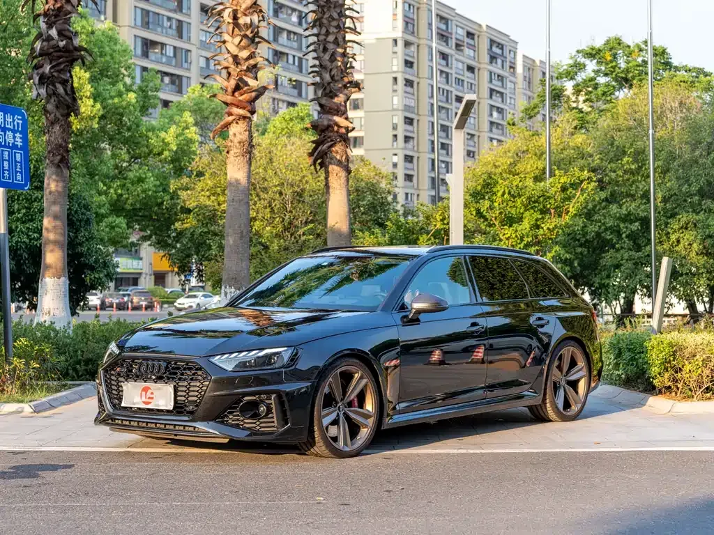 Audi RS 4 2022 из CN, фото 1