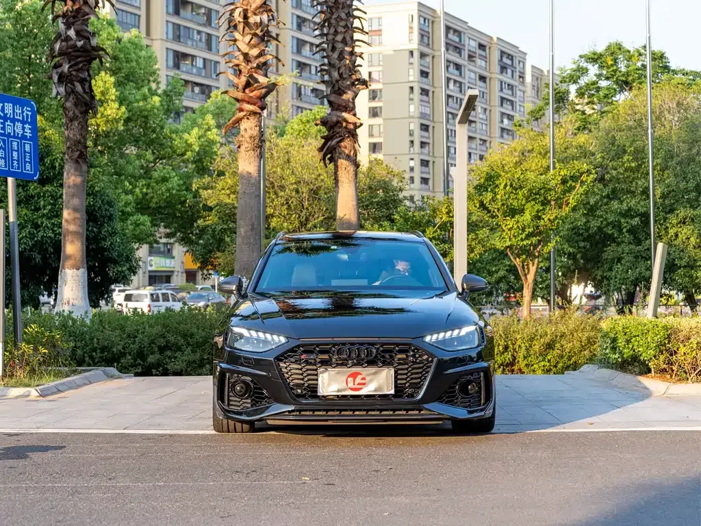 Audi RS 4 2022 из CN, фото 2