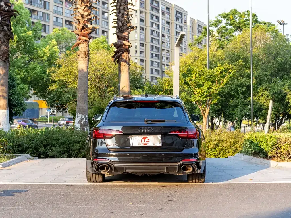 Audi RS 4 2022 из CN, фото 4