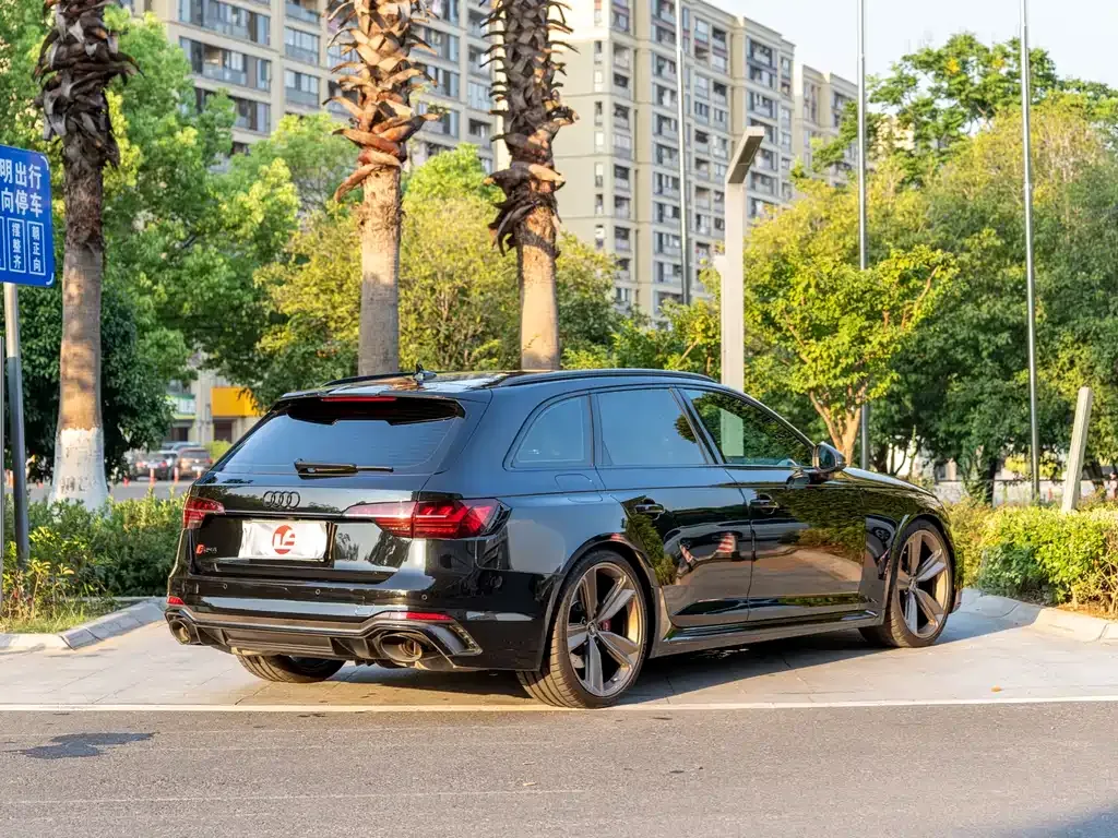 Audi RS 4 2022 из CN, фото 5