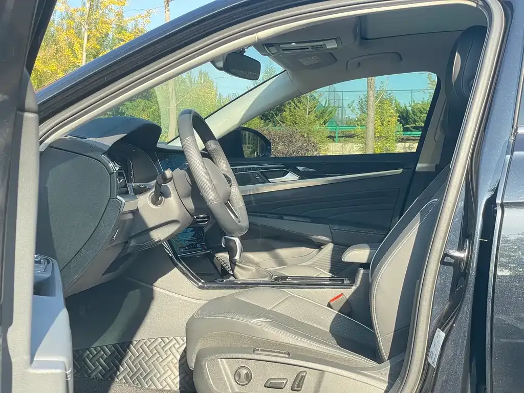 Volkswagen Passat 2024 из CN, фото 10