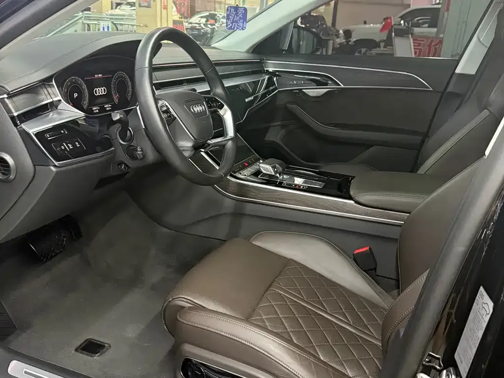 Audi A8 2023 из CN, фото 3