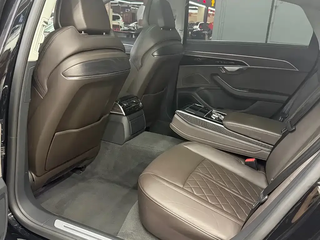 Audi A8 2023 из CN, фото 5