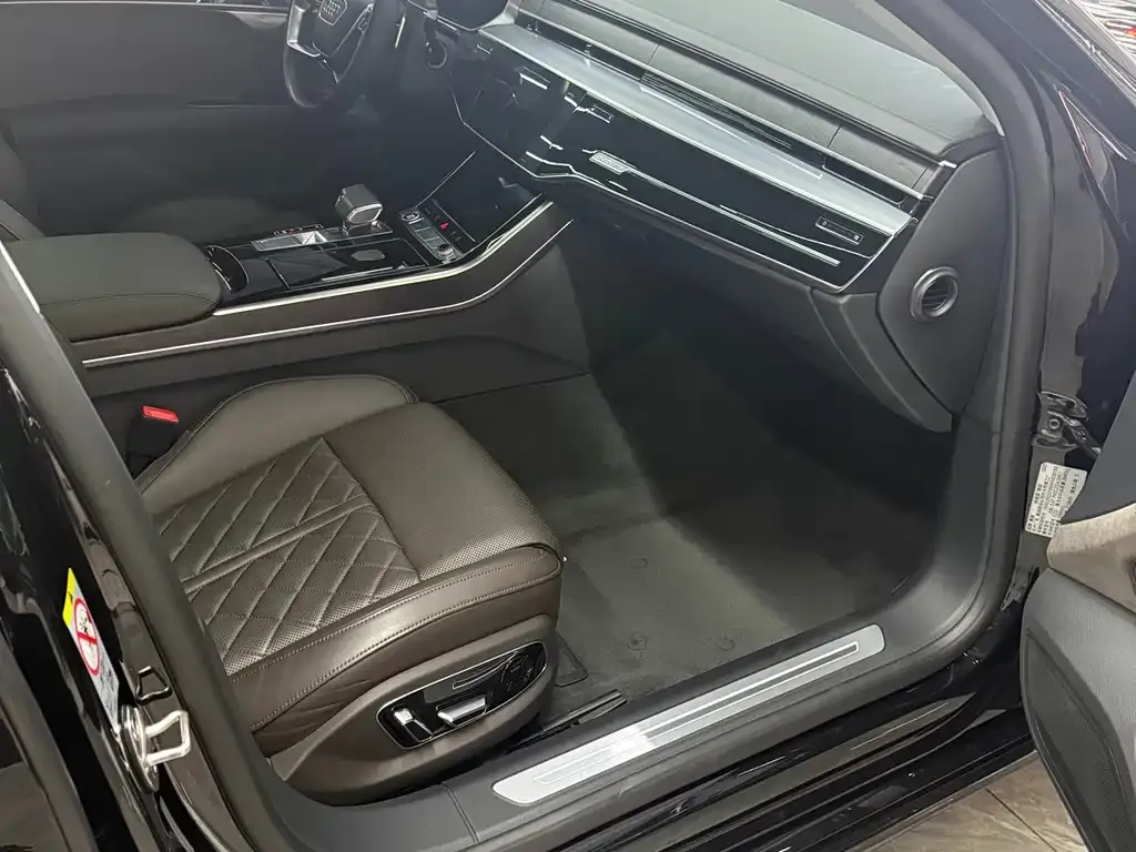 Audi A8 2023 из CN, фото 9