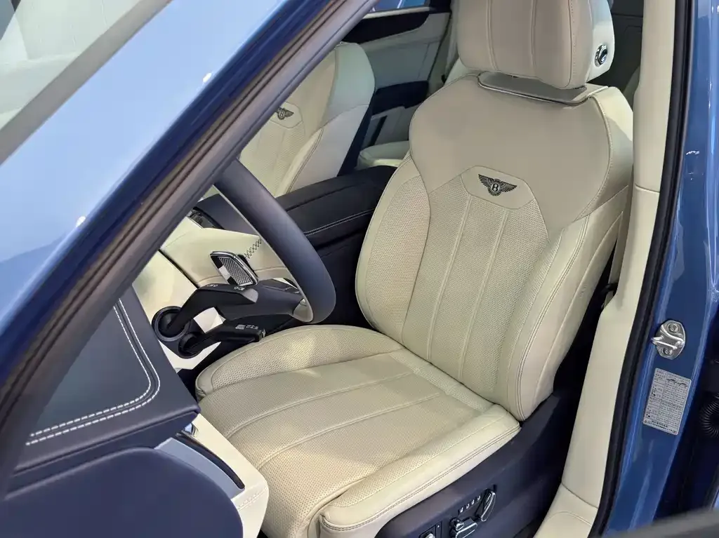 Bentley Bentayga 2021 из CN, фото 8