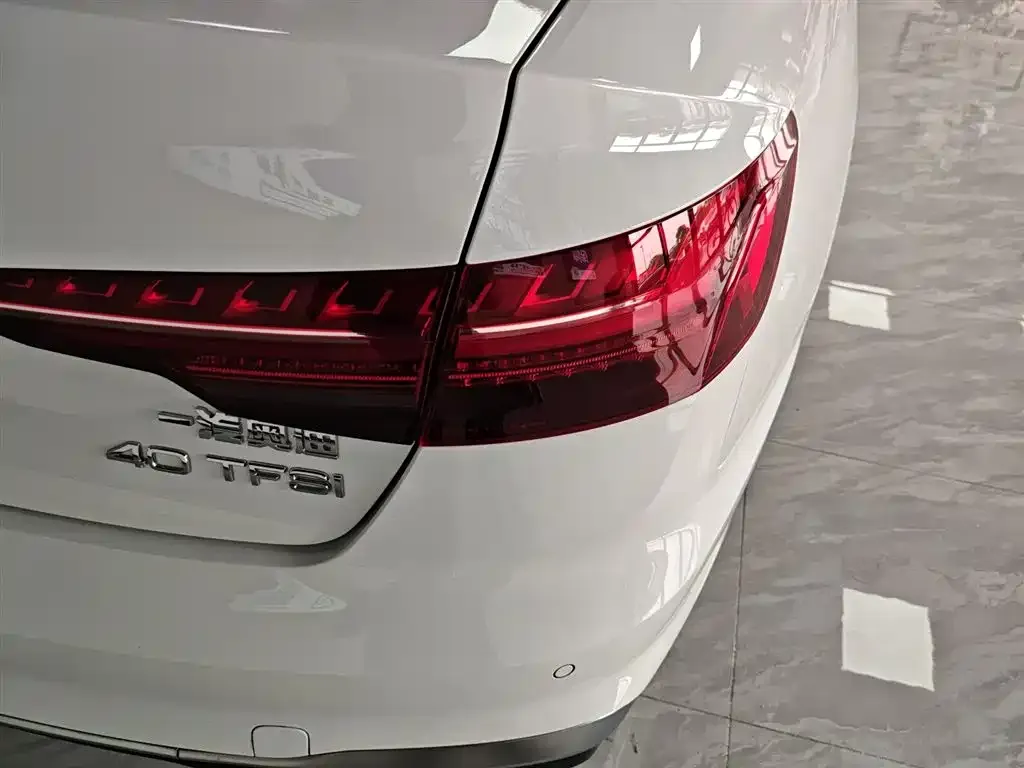 Audi A4L 2024 из CN, фото 8