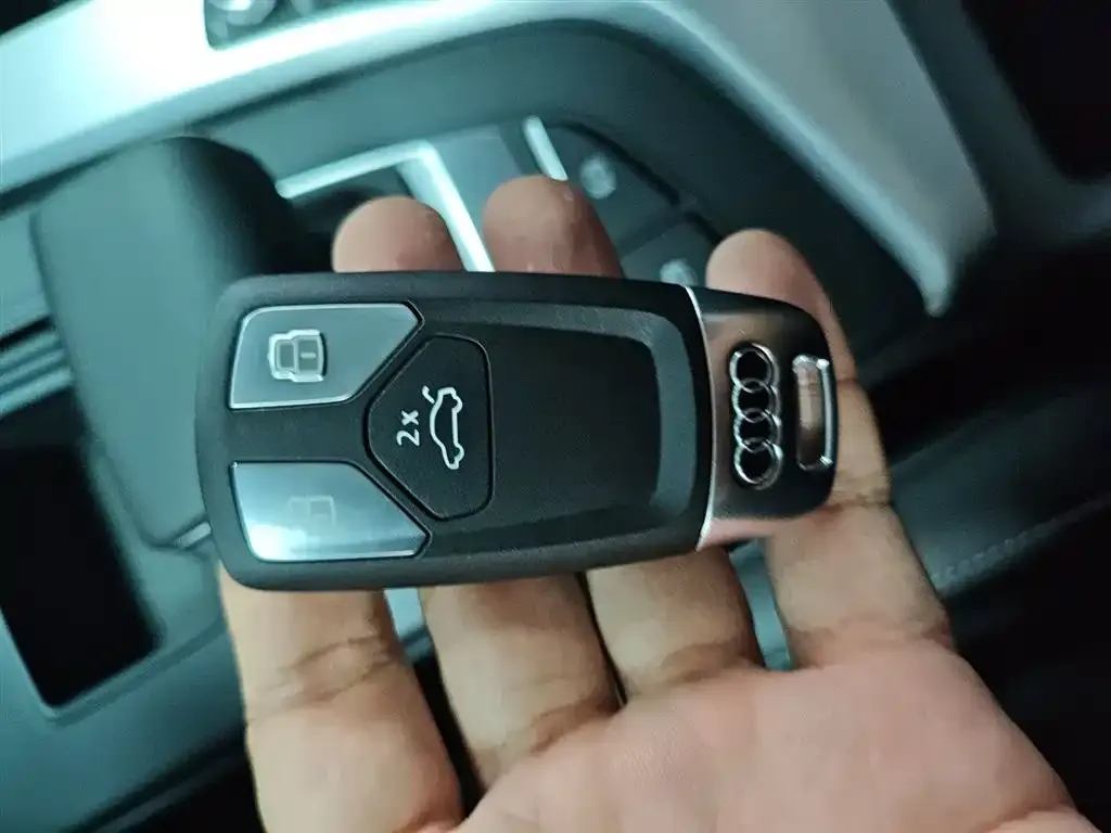 Audi A4L 2024 из CN, фото 9