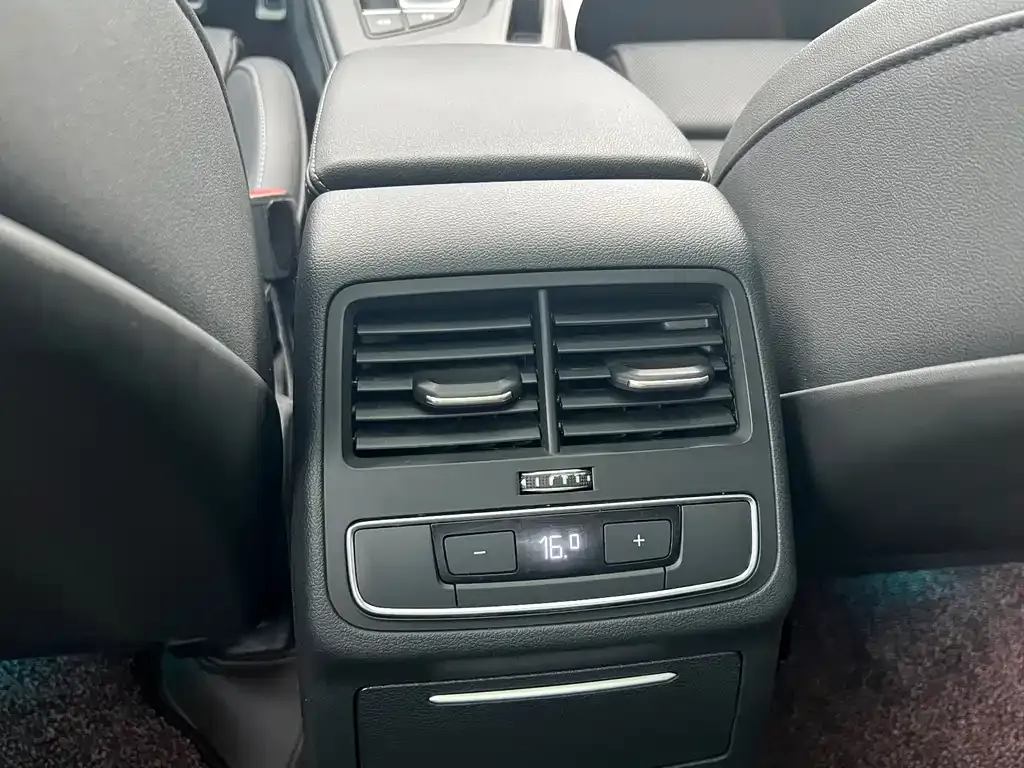 Audi A4L 2021 из CN, фото 10