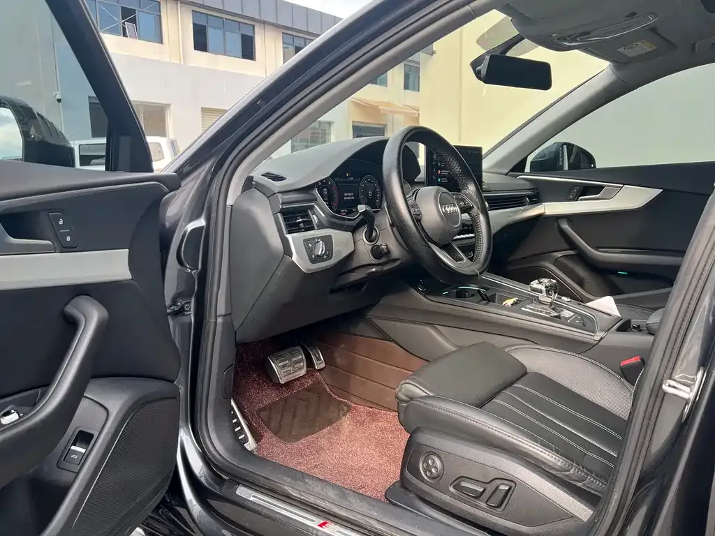 Audi A4L 2021 из CN, фото 4