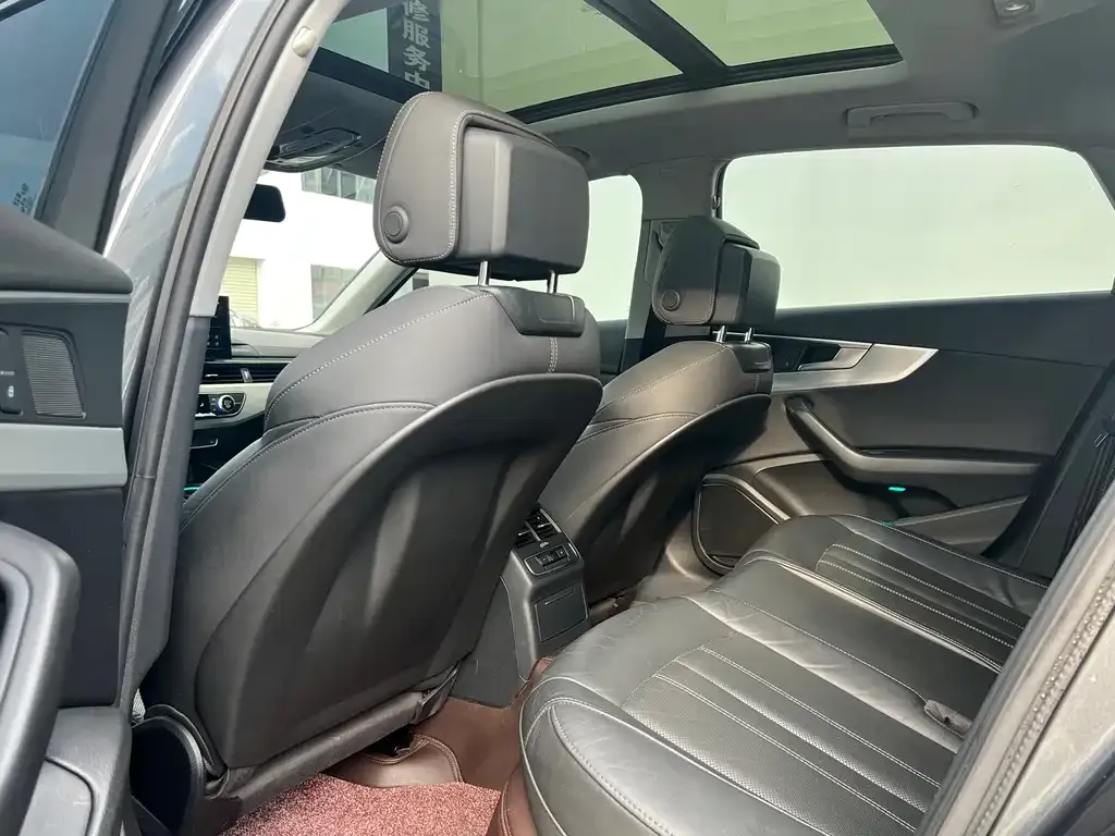 Audi A4L 2021 из CN, фото 5