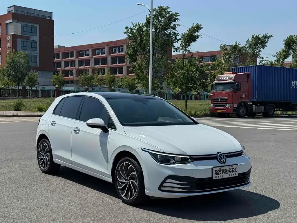 Volkswagen Golf 2023 из CN, фото 1