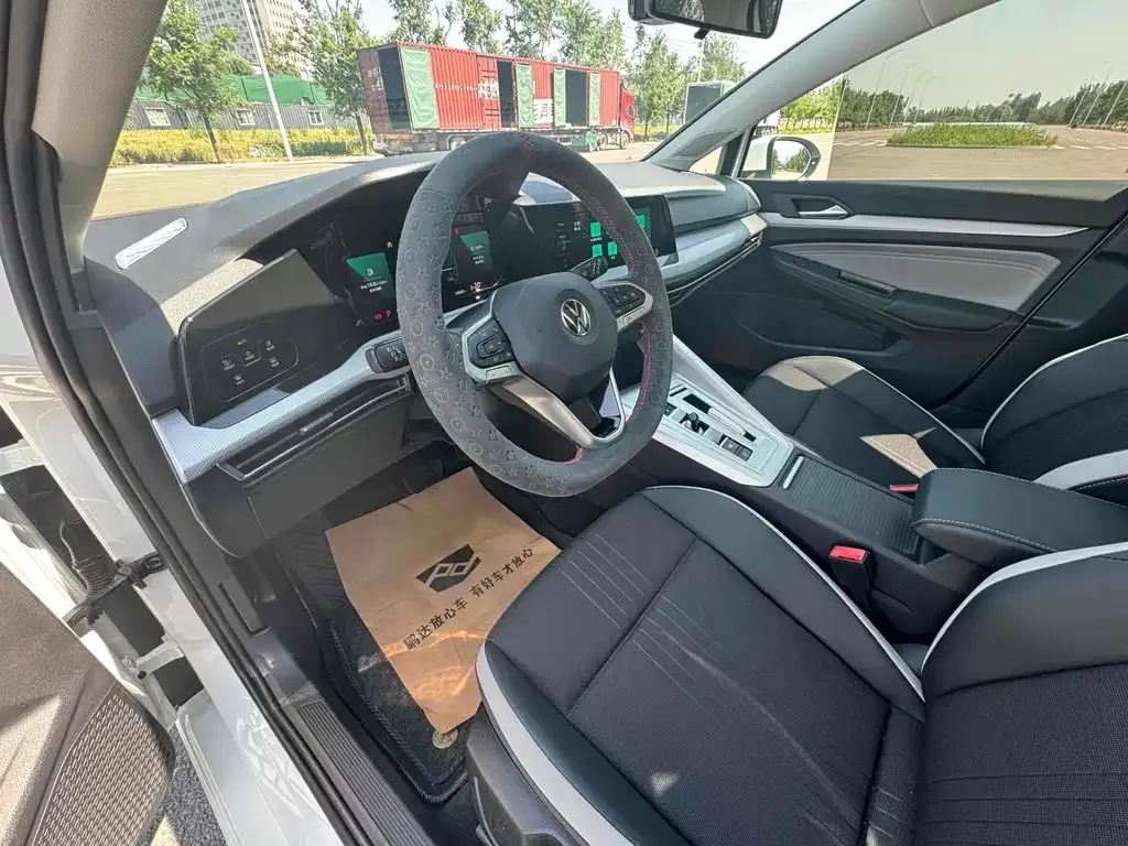 Volkswagen Golf 2023 из CN, фото 4