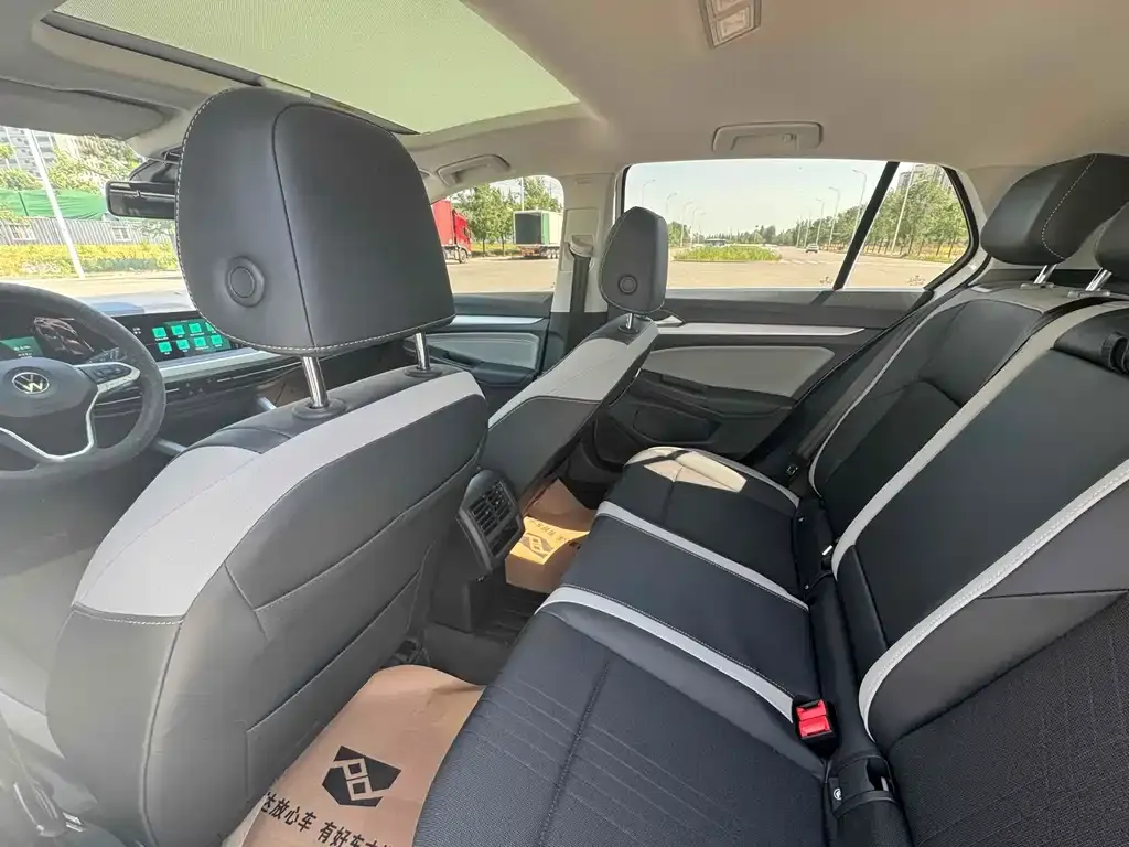 Volkswagen Golf 2023 из CN, фото 6