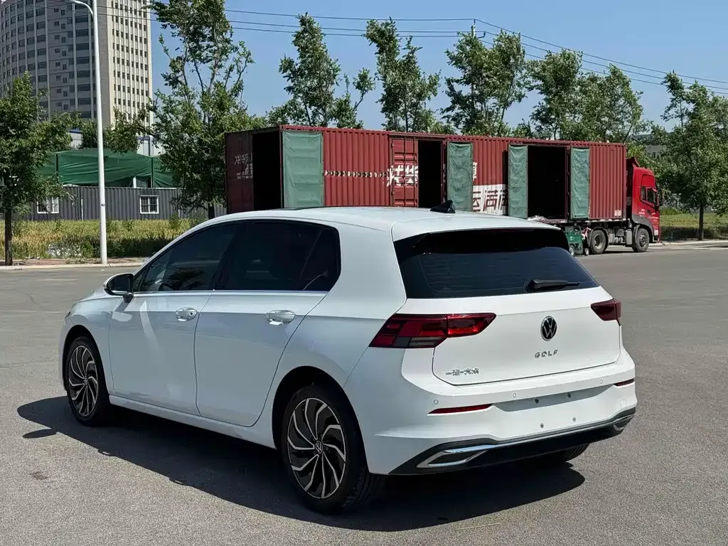 Volkswagen Golf 2023 из CN, фото 7