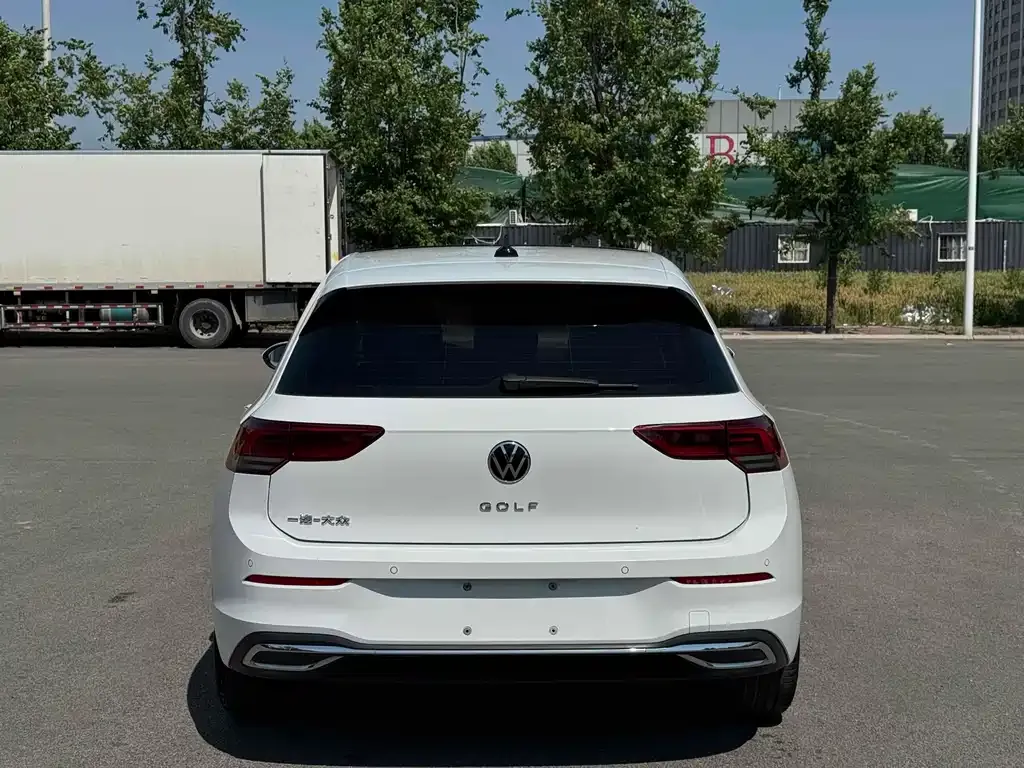 Volkswagen Golf 2023 из CN, фото 8