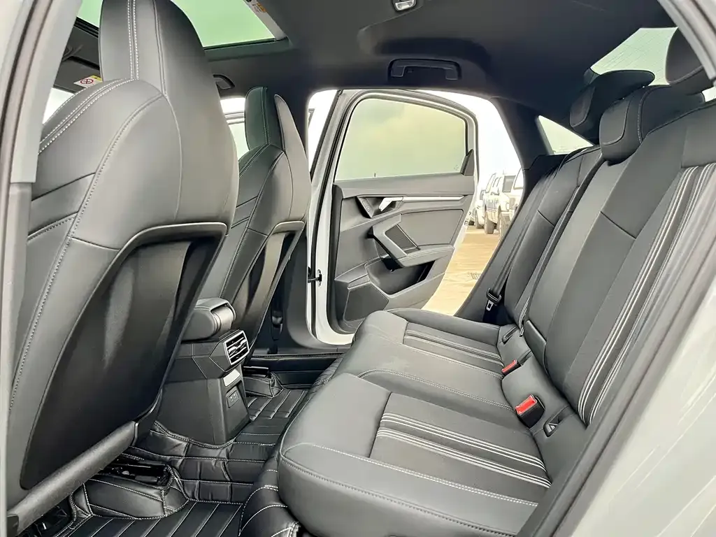Audi A3 2024 из CN, фото 10