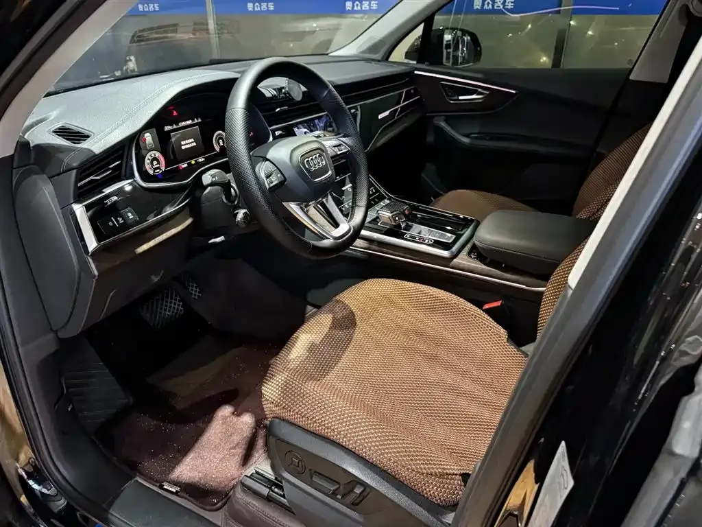 Audi Q7 2023 из CN, фото 10