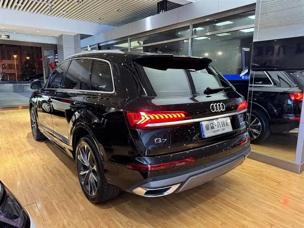 Audi Q7 2023 из CN, фото 4