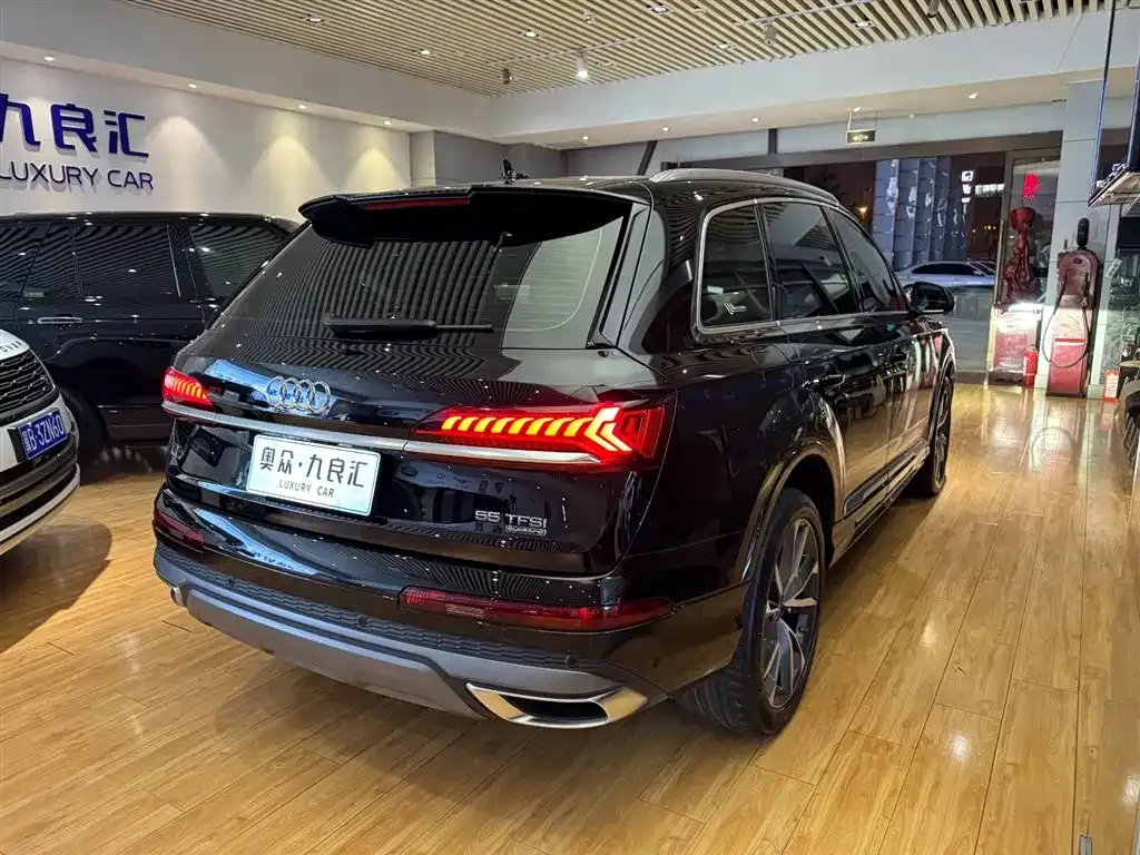 Audi Q7 2023 из CN, фото 6