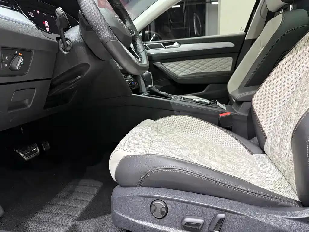 Volkswagen Magotan 2023 из CN, фото 8
