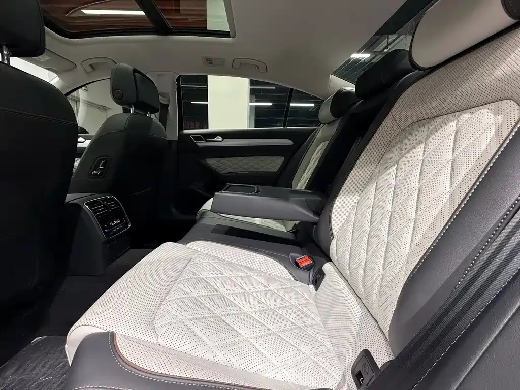 Volkswagen Magotan 2023 из CN, фото 9