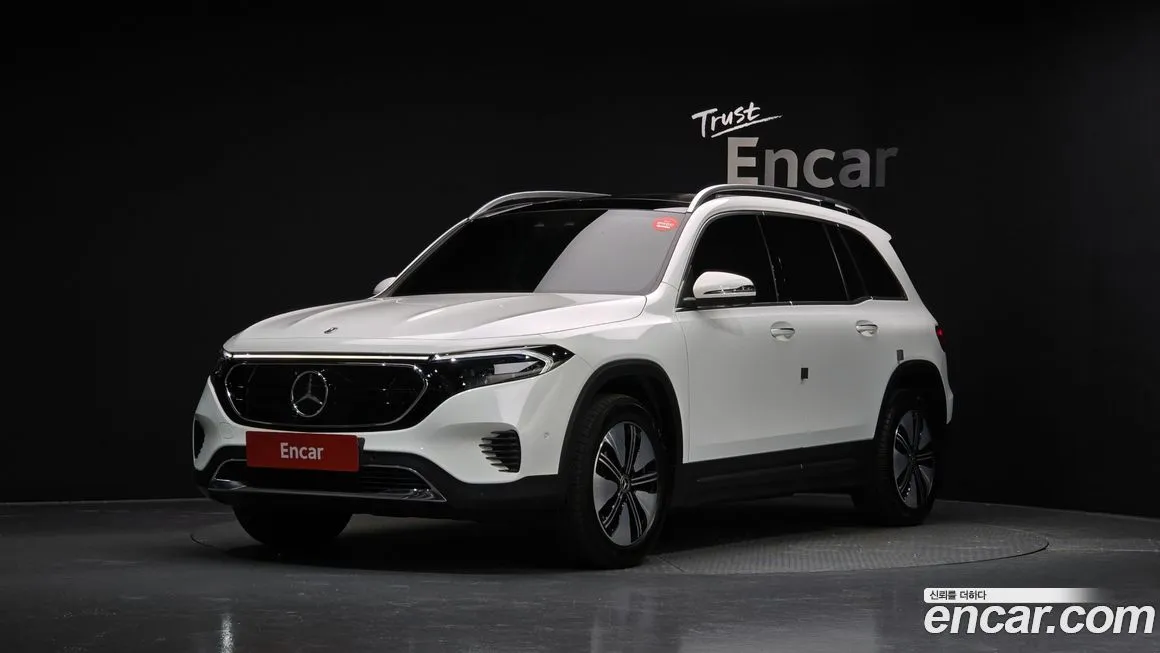 Mercedes-Benz EQB — фото 1