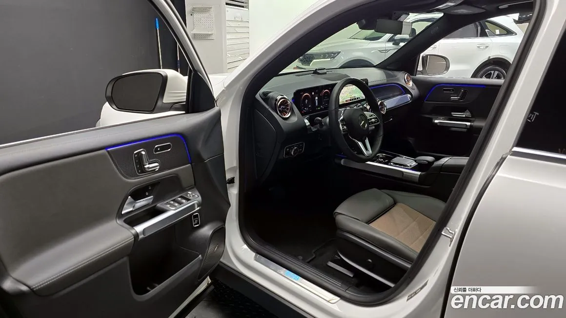 Mercedes-Benz EQB — фото 10