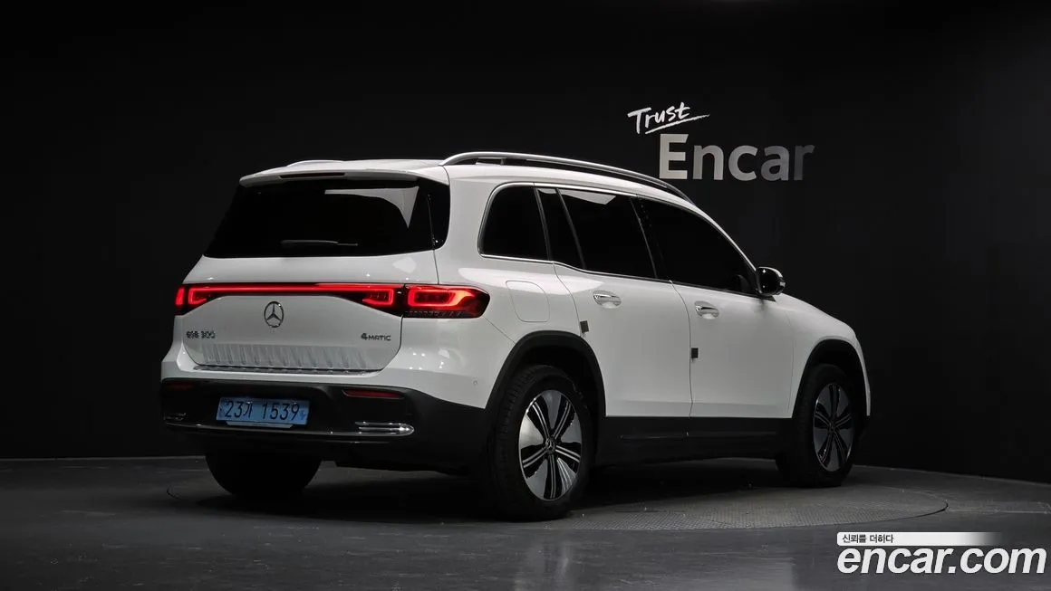 Mercedes-Benz EQB — фото 2