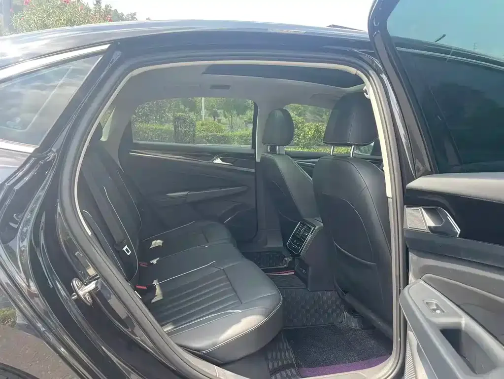 Volkswagen Passat 2022 из CN, фото 9