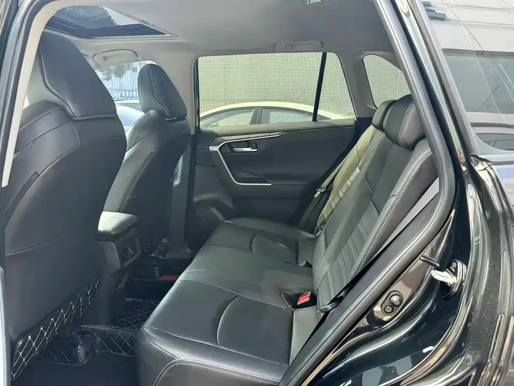 Toyota Wildlander 2022 из CN, фото 8