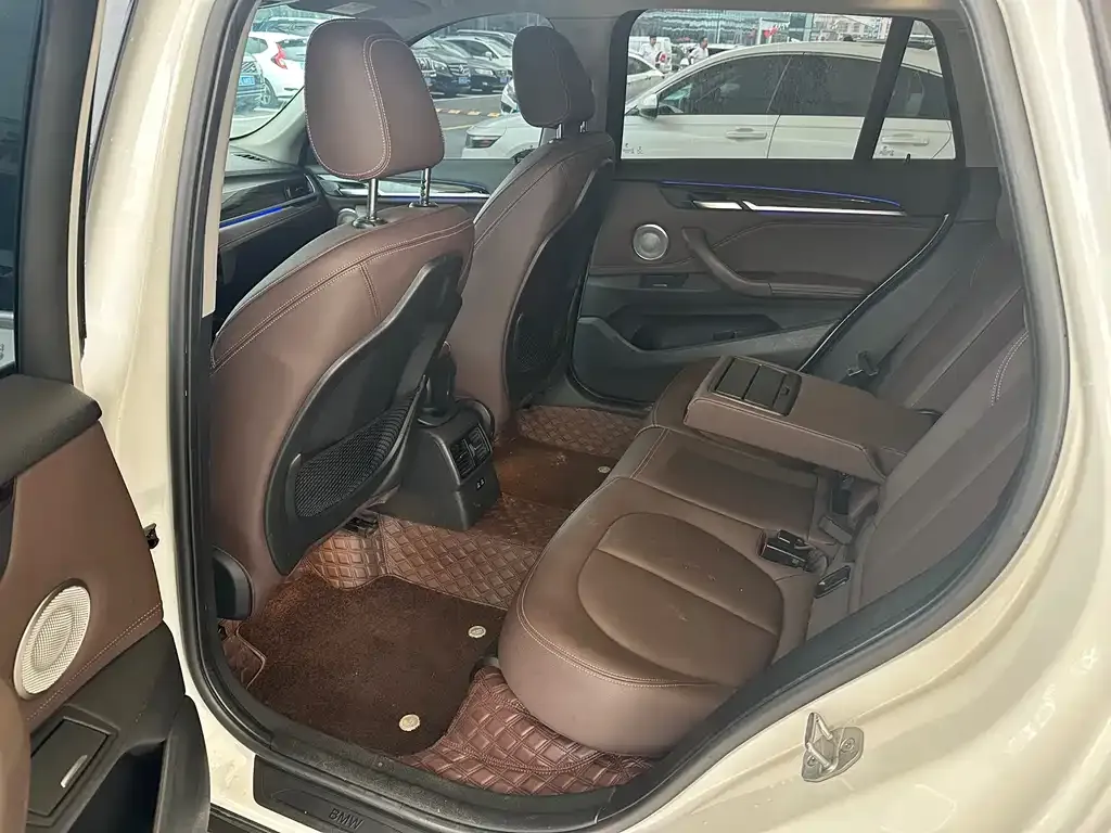 BMW X1 2021 из CN, фото 10