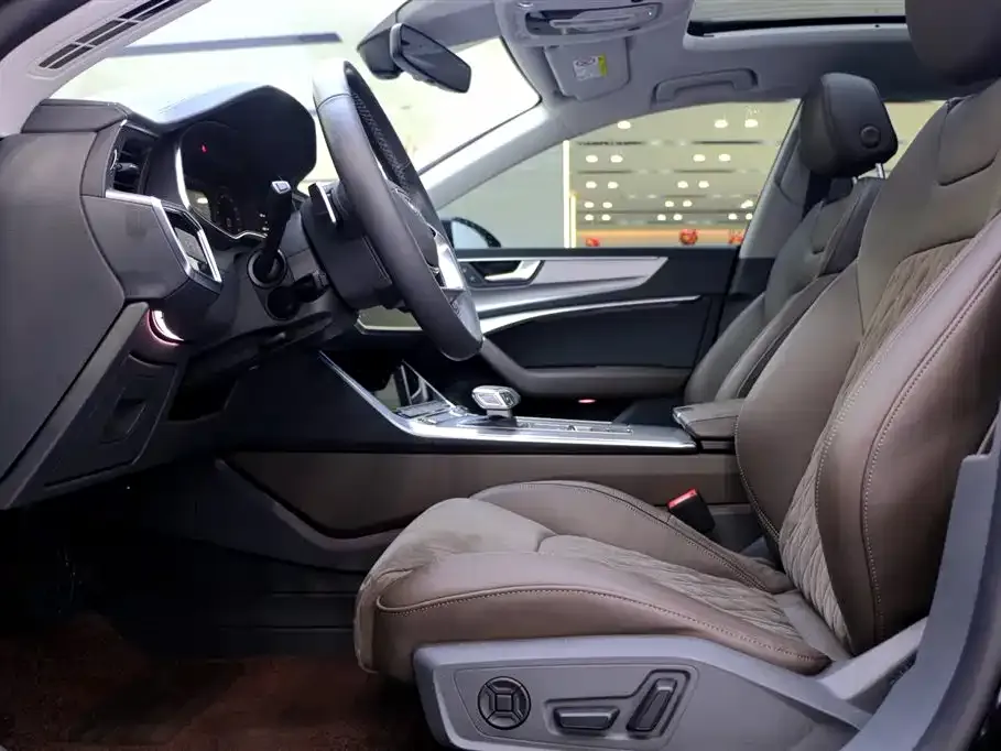 Audi A7L 2024 из CN, фото 9