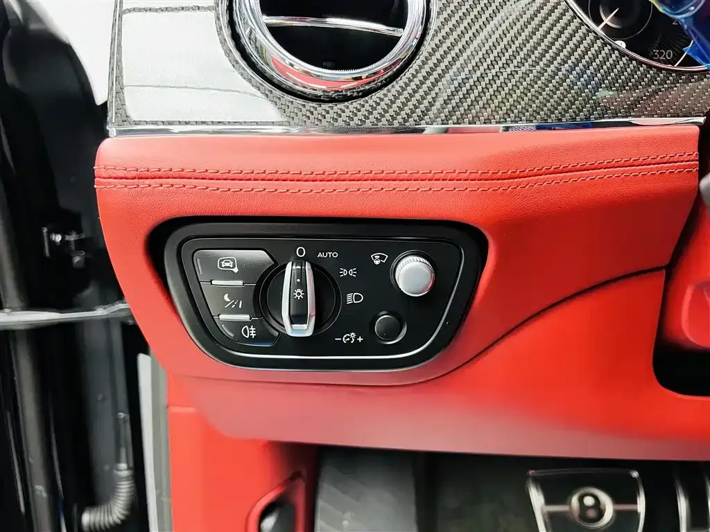 Bentley Bentayga 2025 из CN, фото 10