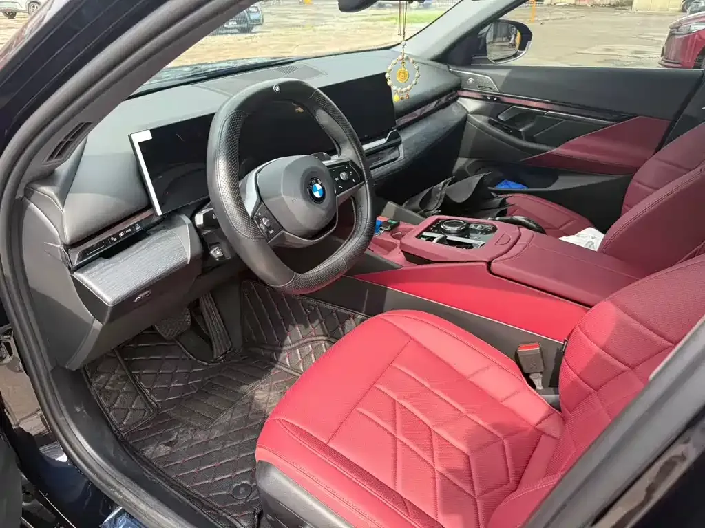 BMW 5 Series 2025 из CN, фото 3