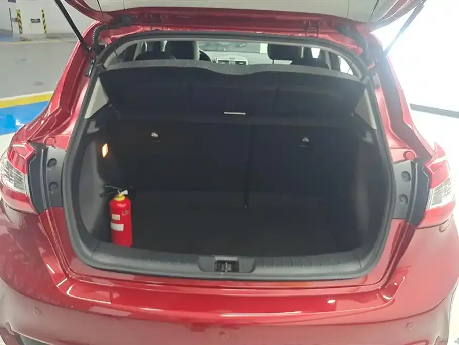 Nissan Tiida 2024 из CN, фото 4