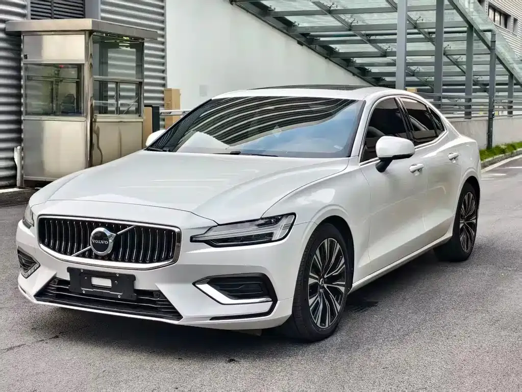 Volvo S60 2024 из CN, фото 1