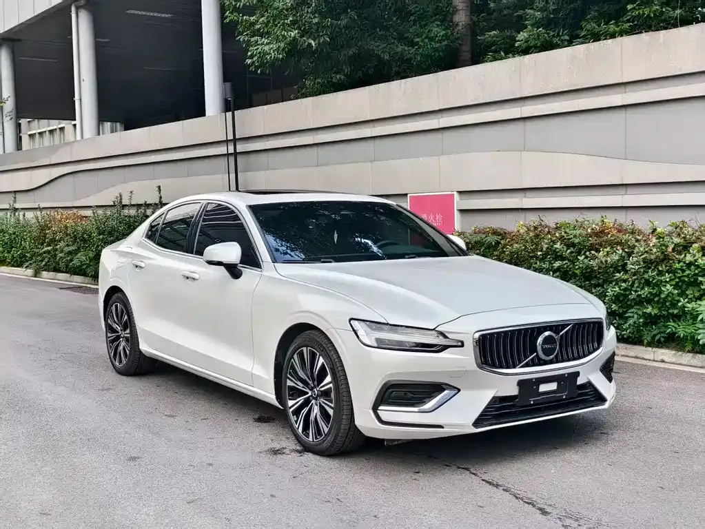Volvo S60 2024 из CN, фото 2
